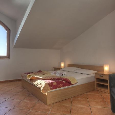 Guest House Zivkovic Свети Стефан Екстериор снимка