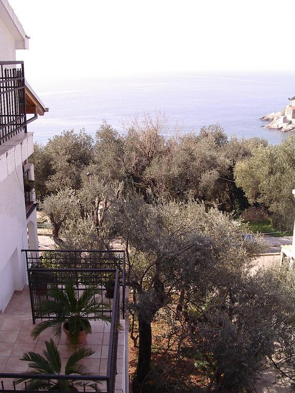 Guest House Zivkovic Свети Стефан Екстериор снимка