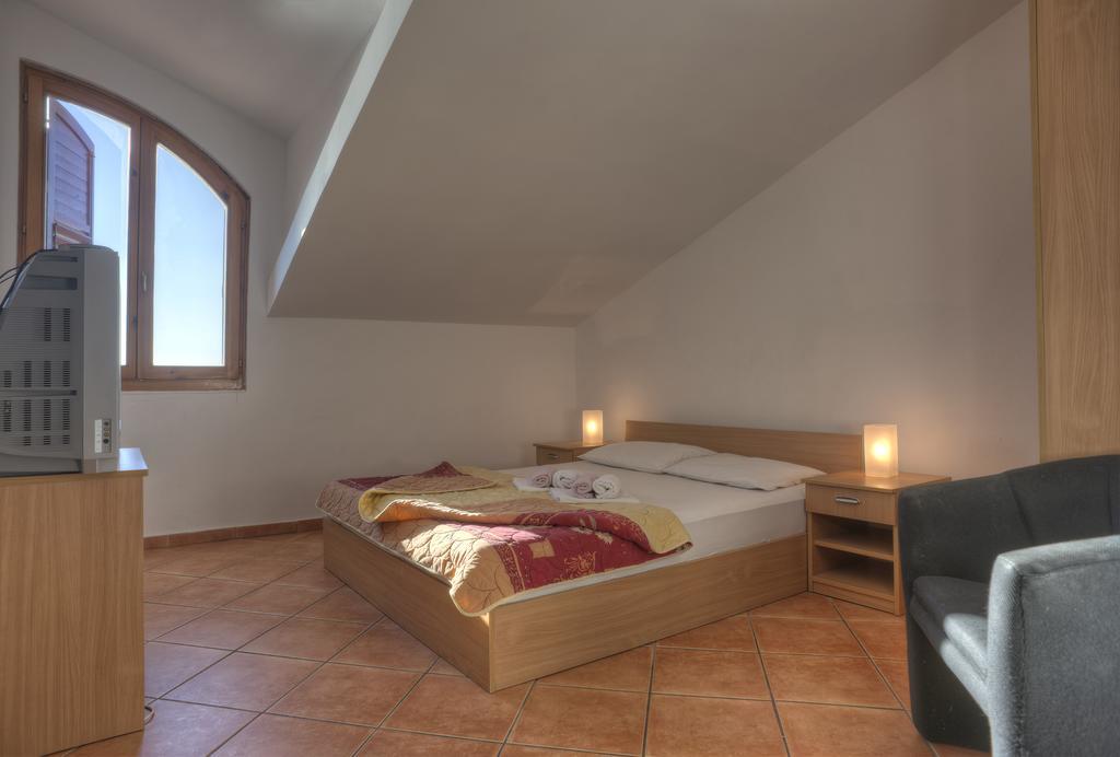 Guest House Zivkovic Свети Стефан Екстериор снимка